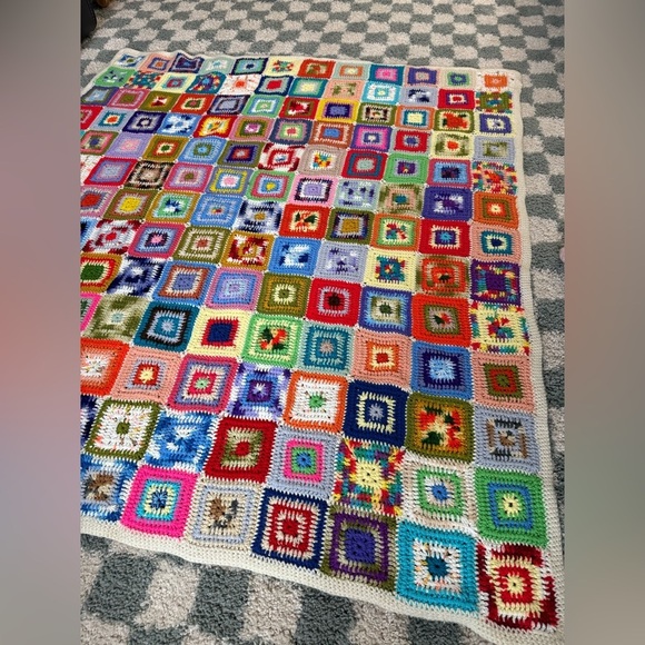 VTG Granny Square Blanket Afghan Crochet Hand Made Patchwork Multi Color Amish - Picture 5 of 11